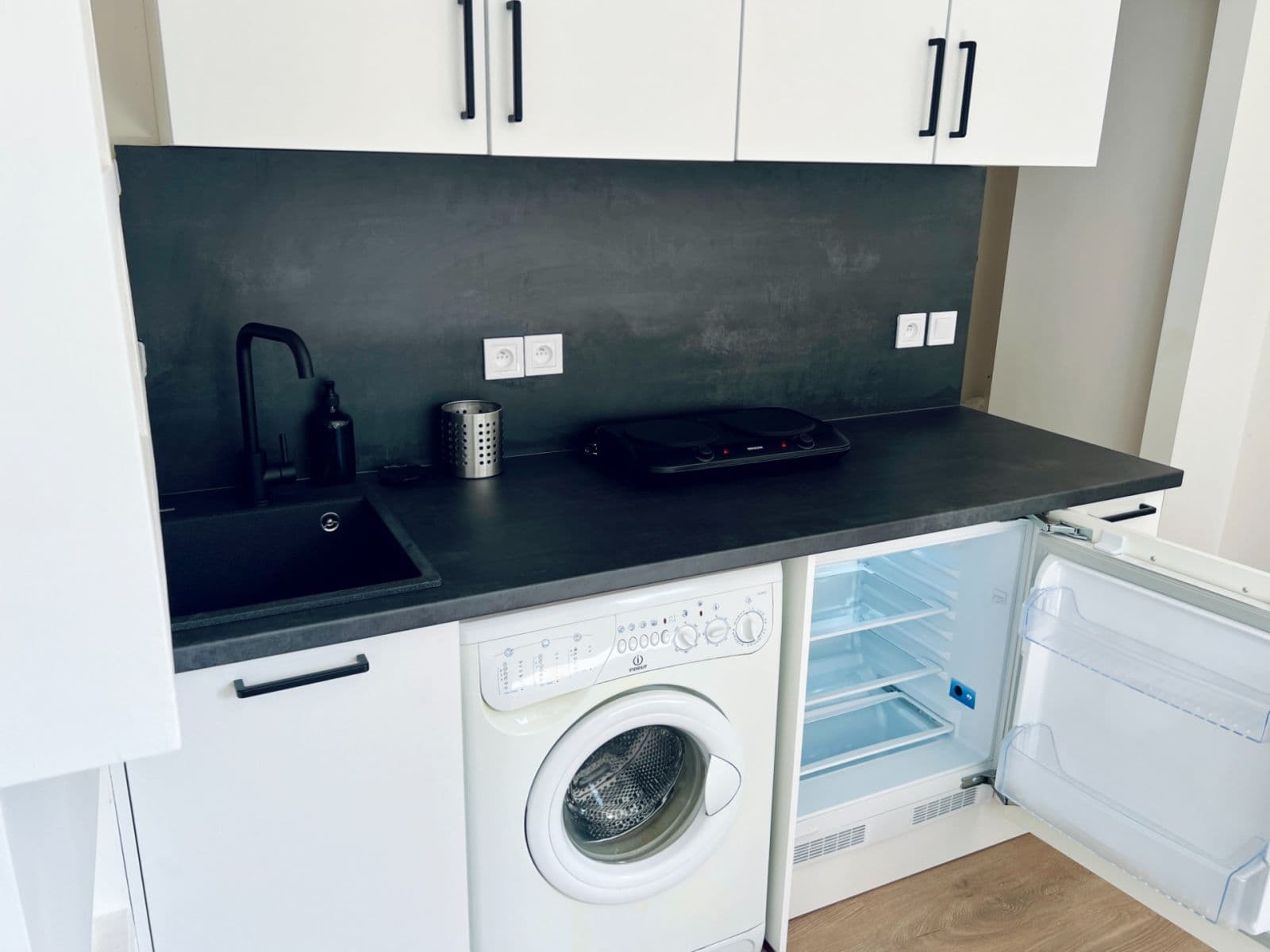 Prenájom bytu 1-izbový 20 m², Na Okruhu, Praha, Praha Prenájom bytu 1-izbový 20 m², Na Okruhu, Praha, Praha