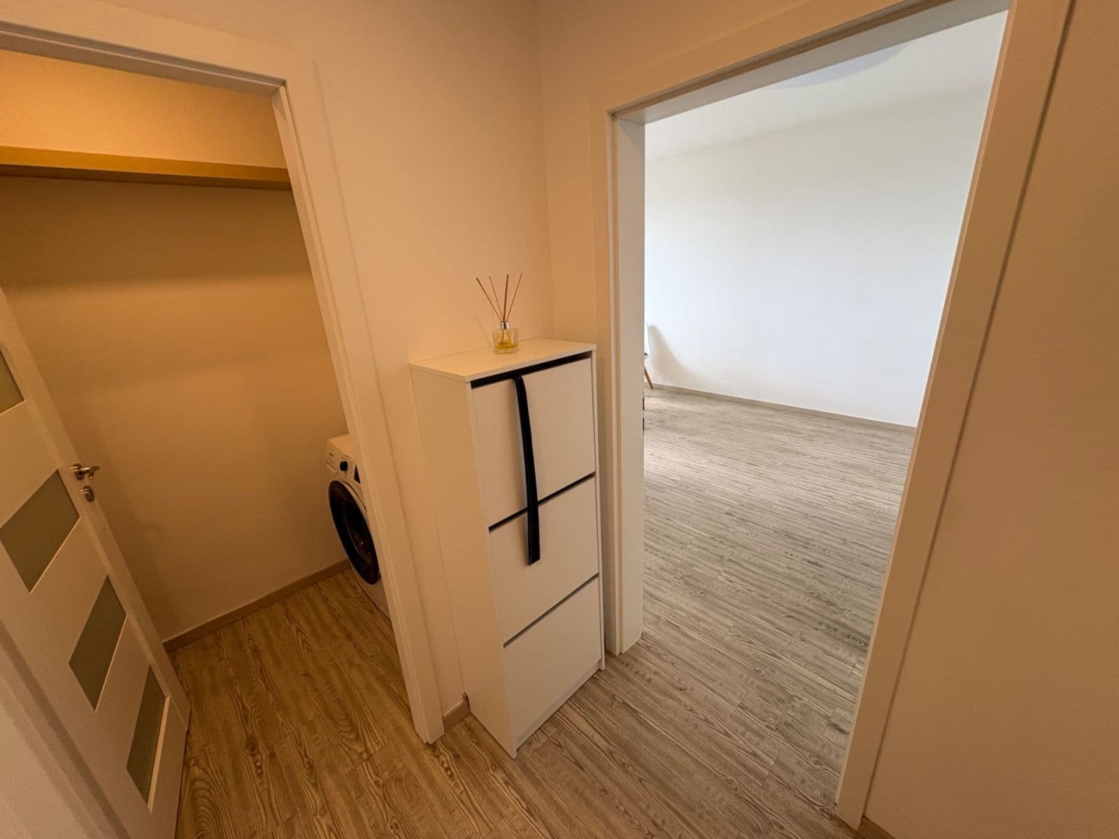 Prenájom bytu 2-izbový 56 m², Praha, Praha Prenájom bytu 2-izbový 56 m², Praha, Praha