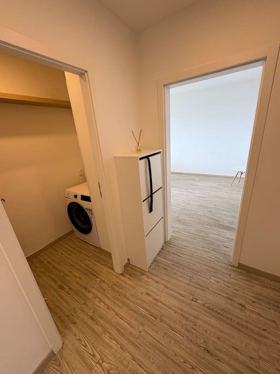 Prenájom bytu 2-izbový 56 m², Praha, Praha Prenájom bytu 2-izbový 56 m², Praha, Praha