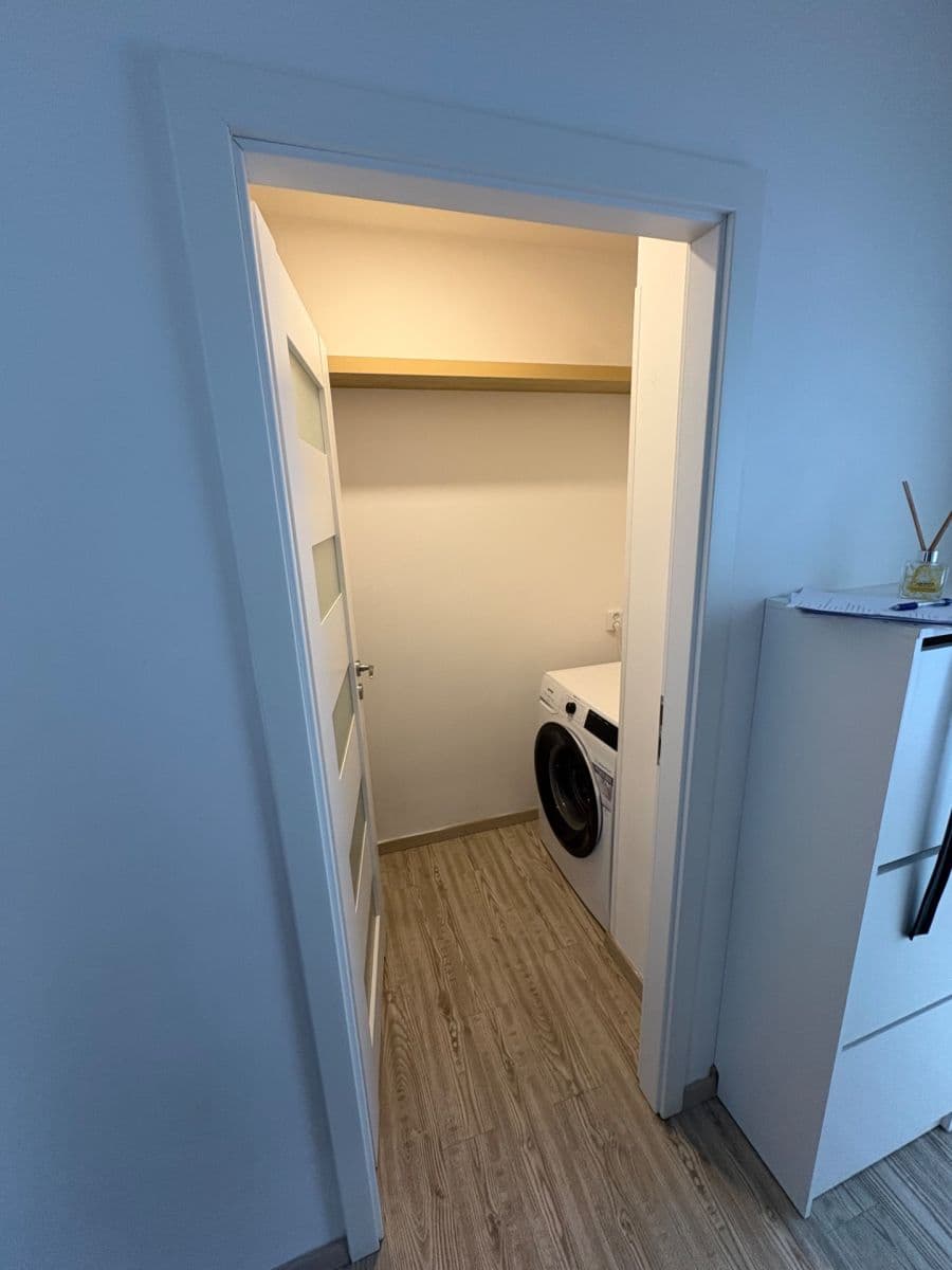 Prenájom bytu 2-izbový 56 m², Praha, Praha Prenájom bytu 2-izbový 56 m², Praha, Praha