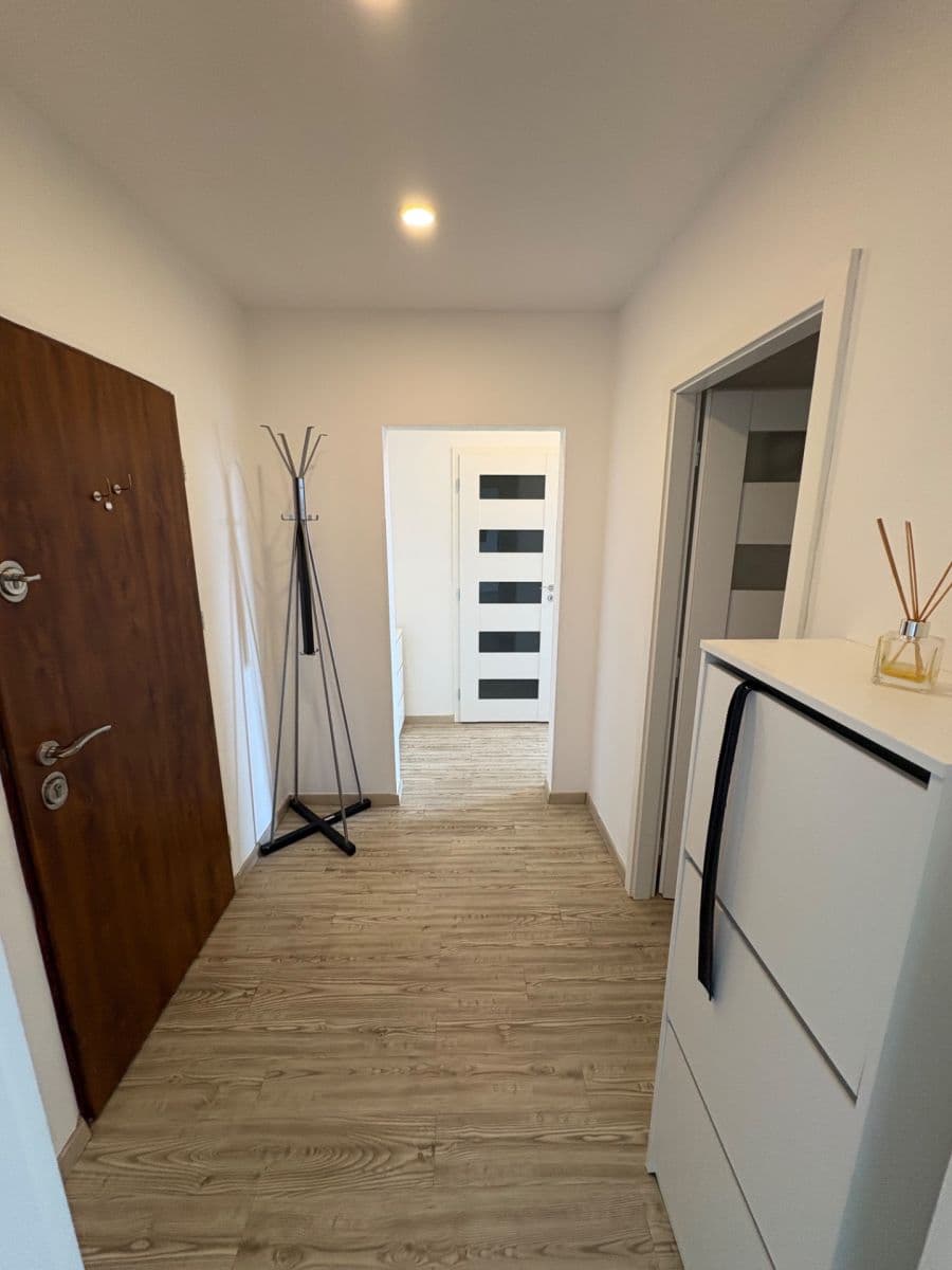 Prenájom bytu 2-izbový 56 m², Praha, Praha Prenájom bytu 2-izbový 56 m², Praha, Praha