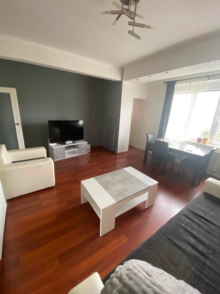Prenájom bytu 2-izbový 45 m², Viklefova, Praha, Praha Prenájom bytu 2-izbový 45 m², Viklefova, Praha, Praha