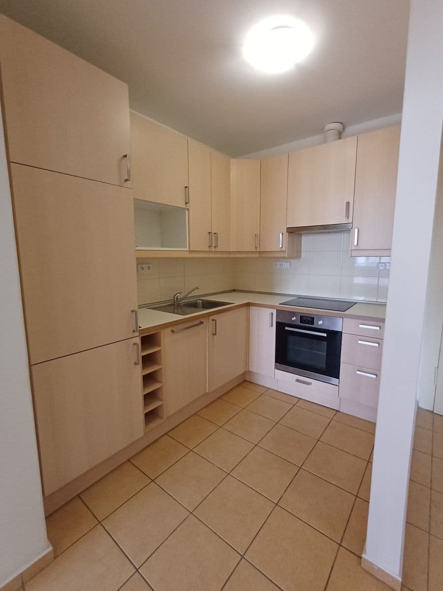 Prenájom bytu 3-izbový 80 m², Ukrajinská, Praha, Praha Prenájom bytu 3-izbový 80 m², Ukrajinská, Praha, Praha