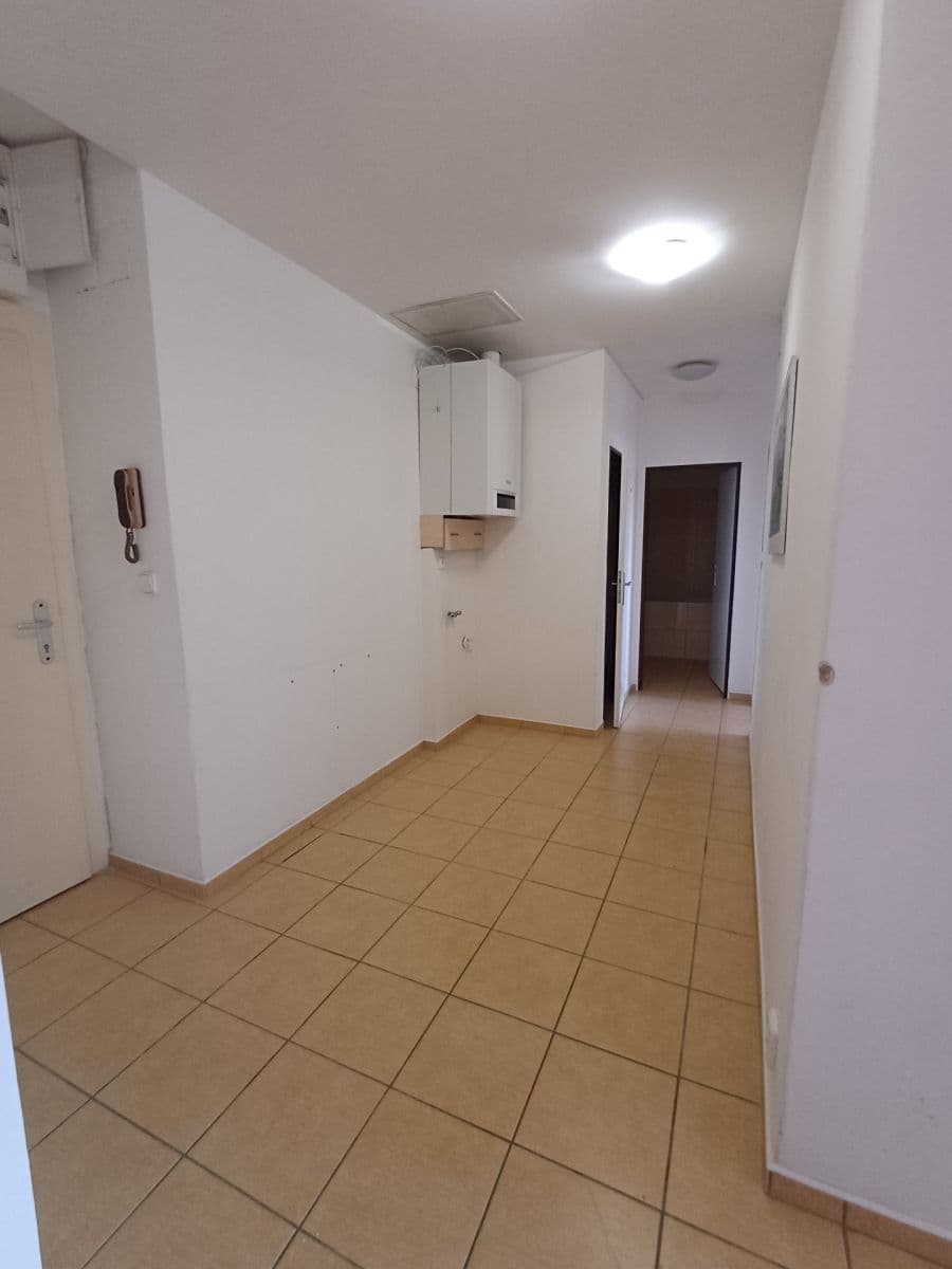 Prenájom bytu 3-izbový 80 m², Ukrajinská, Praha, Praha Prenájom bytu 3-izbový 80 m², Ukrajinská, Praha, Praha
