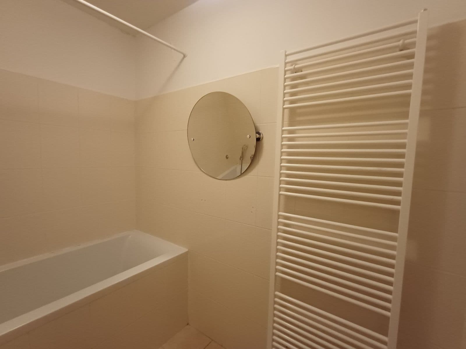 Prenájom bytu 3-izbový 80 m², Ukrajinská, Praha, Praha Prenájom bytu 3-izbový 80 m², Ukrajinská, Praha, Praha