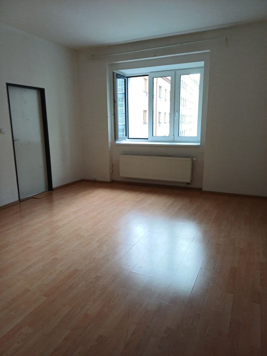 Prenájom bytu 3-izbový 80 m², Ukrajinská, Praha, Praha Prenájom bytu 3-izbový 80 m², Ukrajinská, Praha, Praha