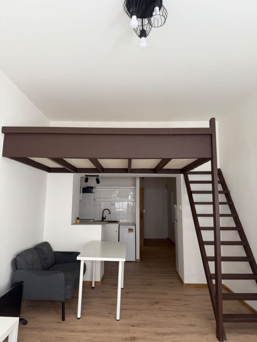 Prenájom bytu 1-izbový 33 m², Sevastopolská, Praha, Praha Prenájom bytu 1-izbový 33 m², Sevastopolská, Praha, Praha