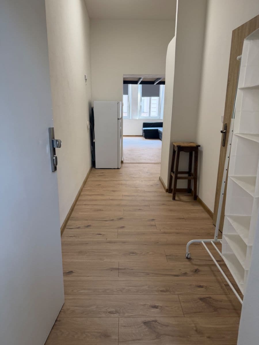 Prenájom bytu 1-izbový 33 m², Sevastopolská, Praha, Praha Prenájom bytu 1-izbový 33 m², Sevastopolská, Praha, Praha