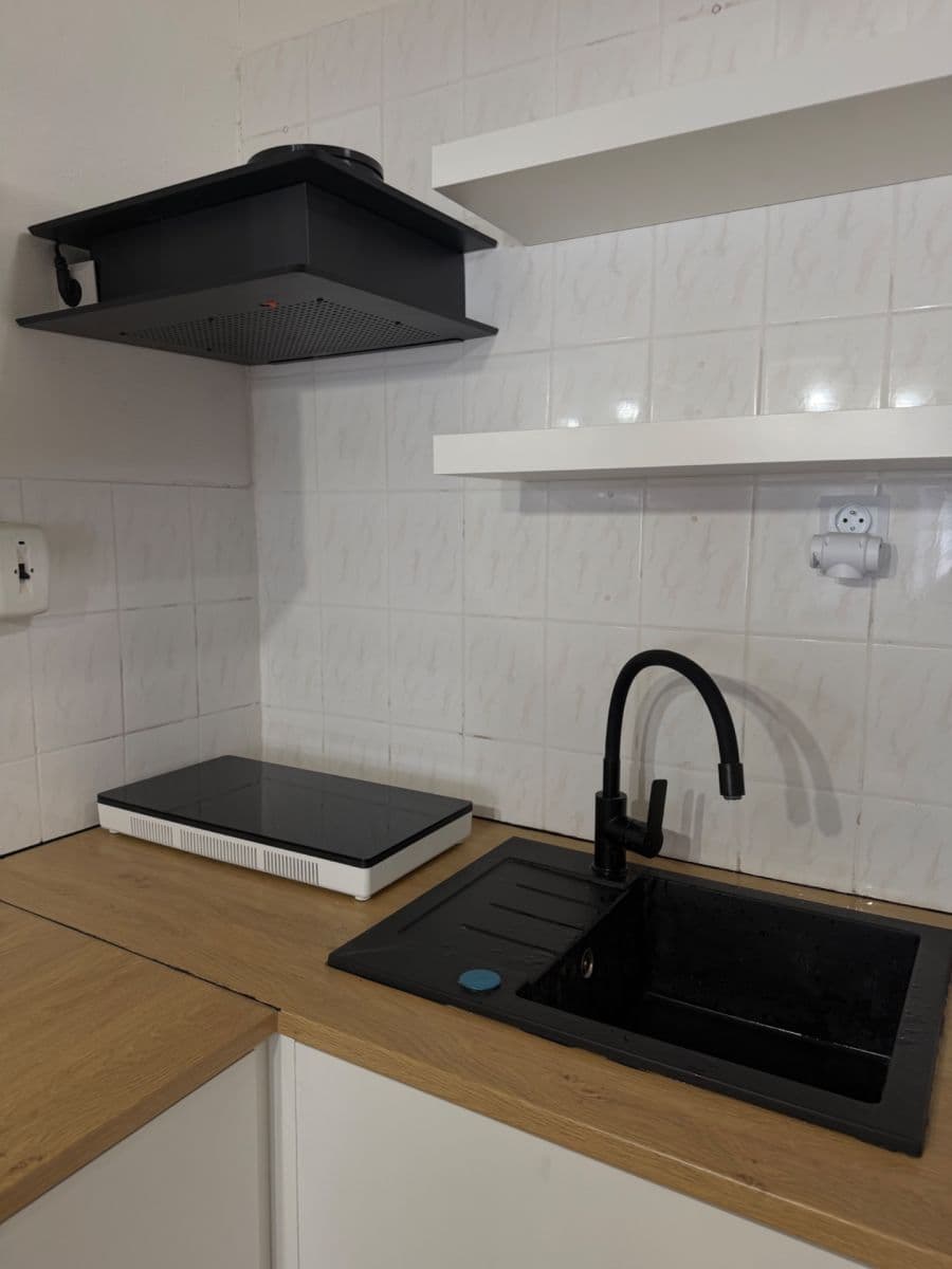 Prenájom bytu 1-izbový 33 m², Sevastopolská, Praha, Praha Prenájom bytu 1-izbový 33 m², Sevastopolská, Praha, Praha