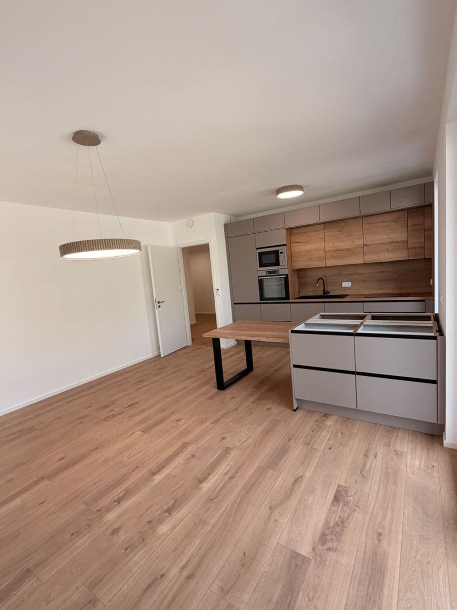 Prenájom bytu 2-izbový 62 m², V. Kratochvíla, Kladno, Středočeský kraj Prenájom bytu 2-izbový 62 m², V. Kratochvíla, Kladno, Středočeský kraj