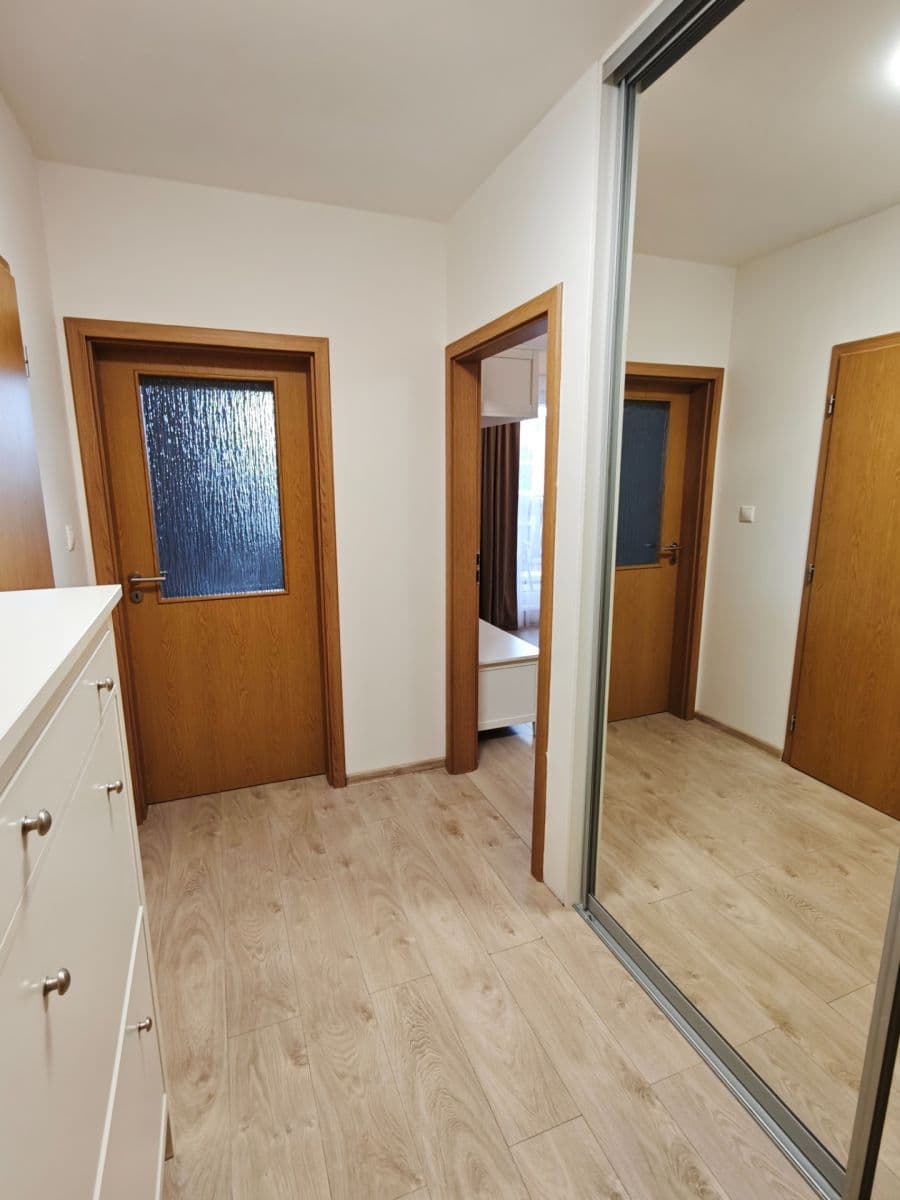 Prenájom bytu 2-izbový 44 m², V Honech, Klecany, Středočeský kraj Prenájom bytu 2-izbový 44 m², V Honech, Klecany, Středočeský kraj