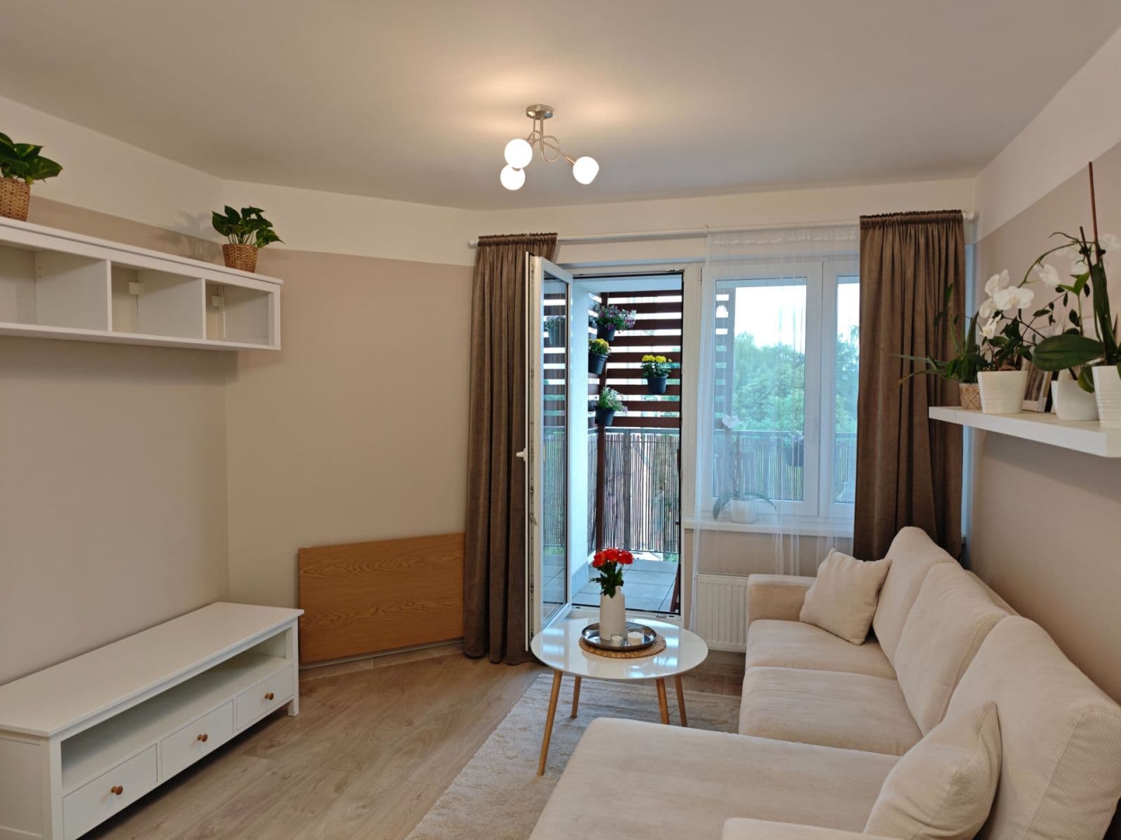 Prenájom bytu 2-izbový 44 m², V Honech, Klecany, Středočeský kraj Prenájom bytu 2-izbový 44 m², V Honech, Klecany, Středočeský kraj