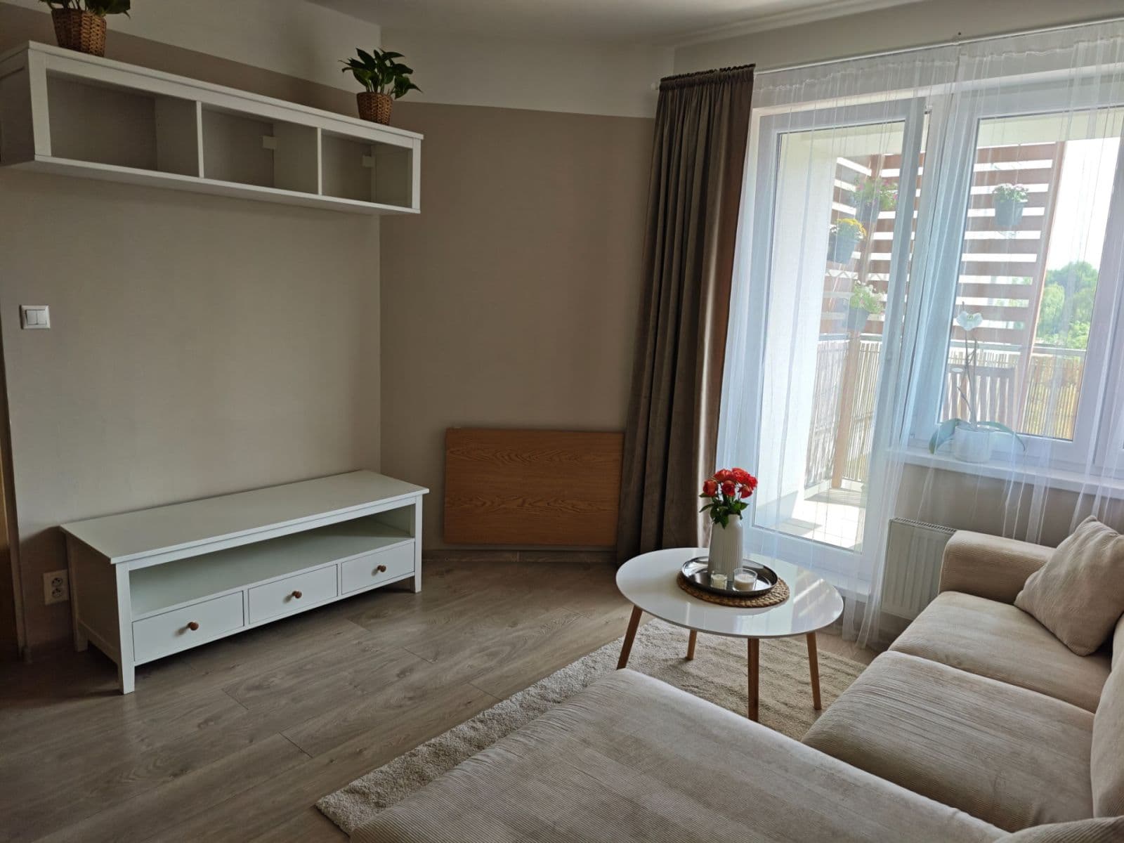 Prenájom bytu 2-izbový 44 m², V Honech, Klecany, Středočeský kraj Prenájom bytu 2-izbový 44 m², V Honech, Klecany, Středočeský kraj