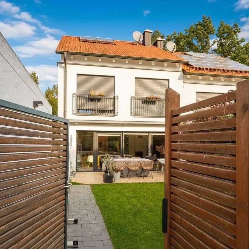 Predaj domu 175 m², pozemok 330 m², Landshut, Bavorsko Predaj domu 175 m², pozemok 330 m², Landshut, Bavorsko