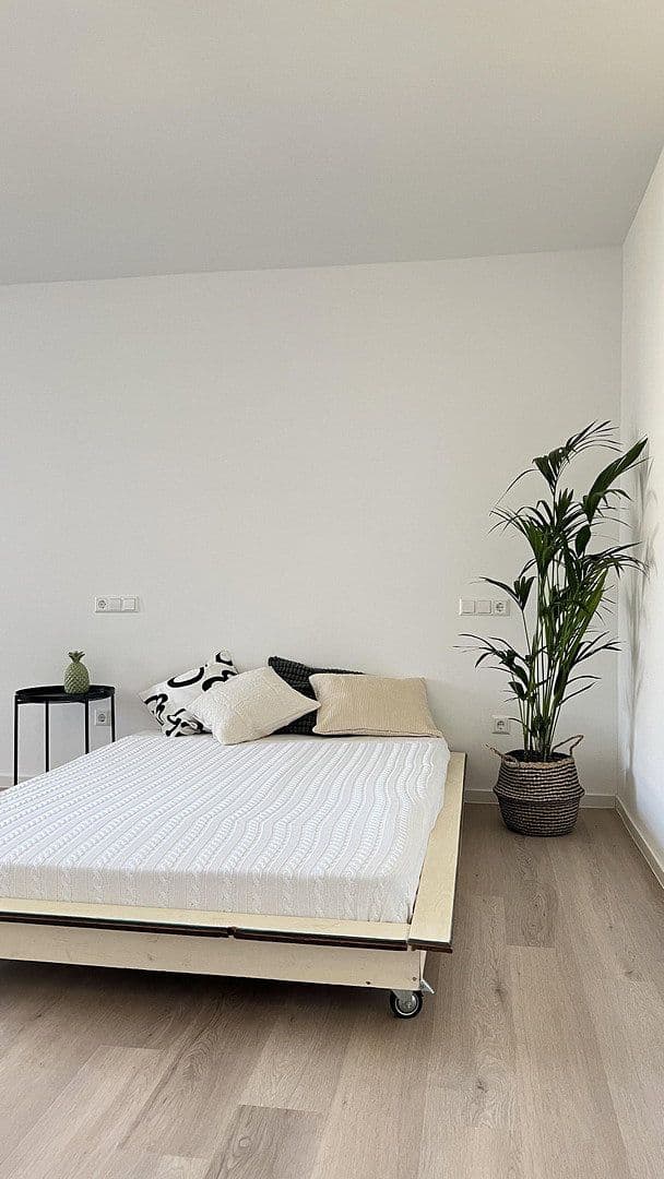 Prenájom bytu 1-izbový 37 m², Stuttgart, Bádensko-Wurttembersko Prenájom bytu 1-izbový 37 m², Stuttgart, Bádensko-Wurttembersko