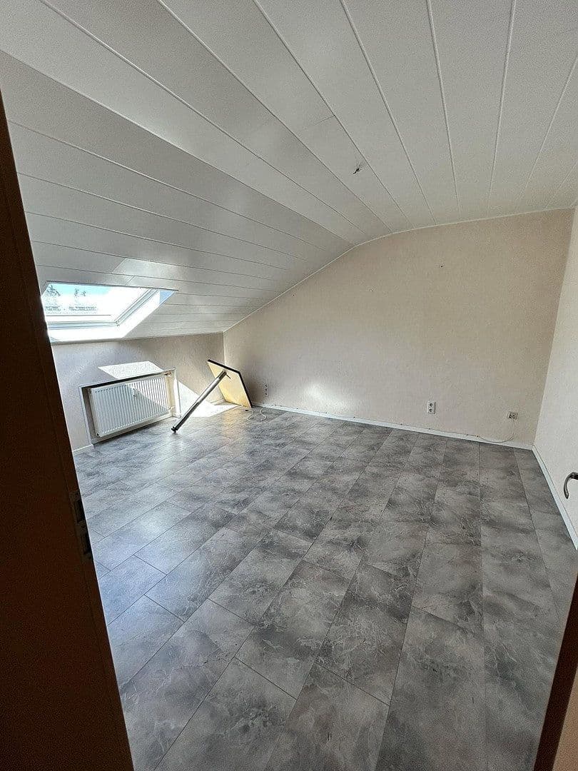 Prenájom bytu 4-izbový 111 m², Saarbrücken, Sársko Prenájom bytu 4-izbový 111 m², Saarbrücken, Sársko
