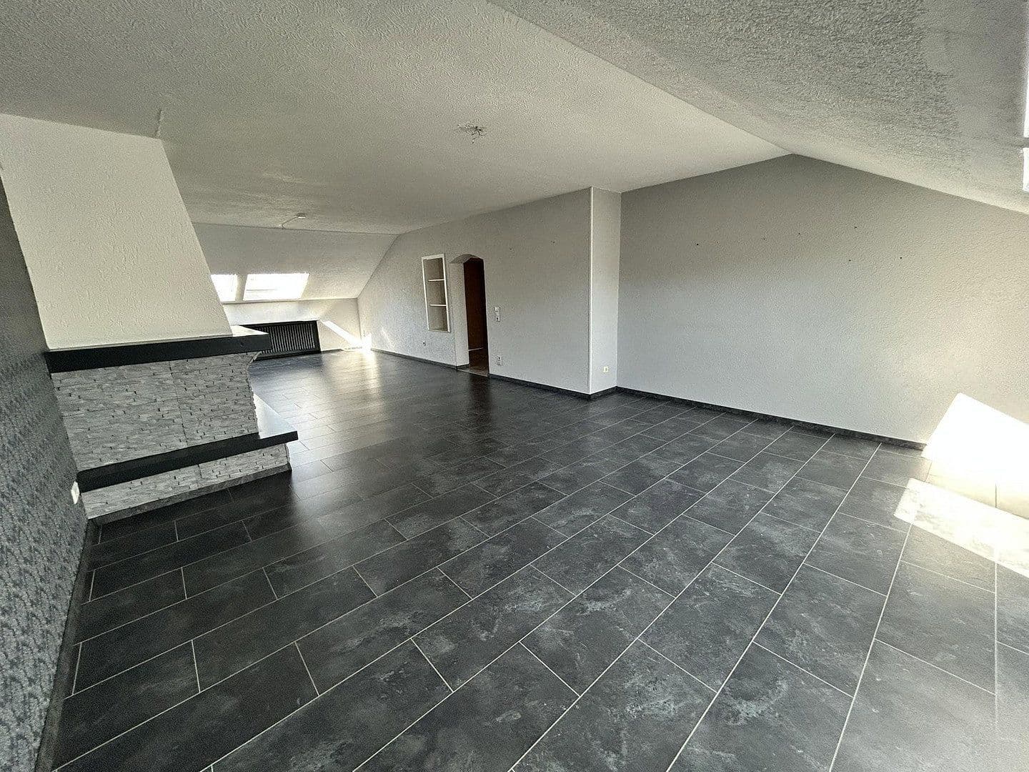 Prenájom bytu 4-izbový 111 m², Saarbrücken, Sársko Prenájom bytu 4-izbový 111 m², Saarbrücken, Sársko