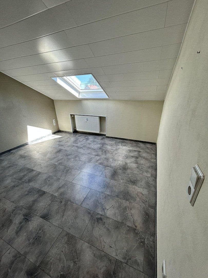 Prenájom bytu 4-izbový 111 m², Saarbrücken, Sársko Prenájom bytu 4-izbový 111 m², Saarbrücken, Sársko