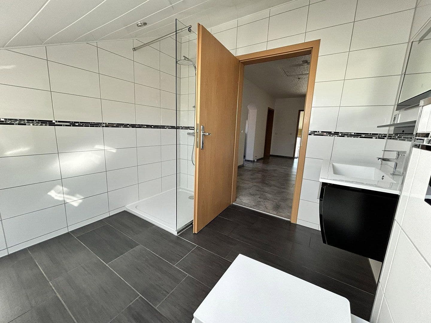 Prenájom bytu 4-izbový 111 m², Saarbrücken, Sársko Prenájom bytu 4-izbový 111 m², Saarbrücken, Sársko