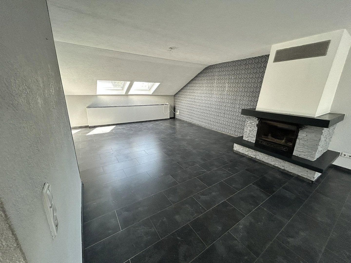 Prenájom bytu 4-izbový 111 m², Saarbrücken, Sársko Prenájom bytu 4-izbový 111 m², Saarbrücken, Sársko