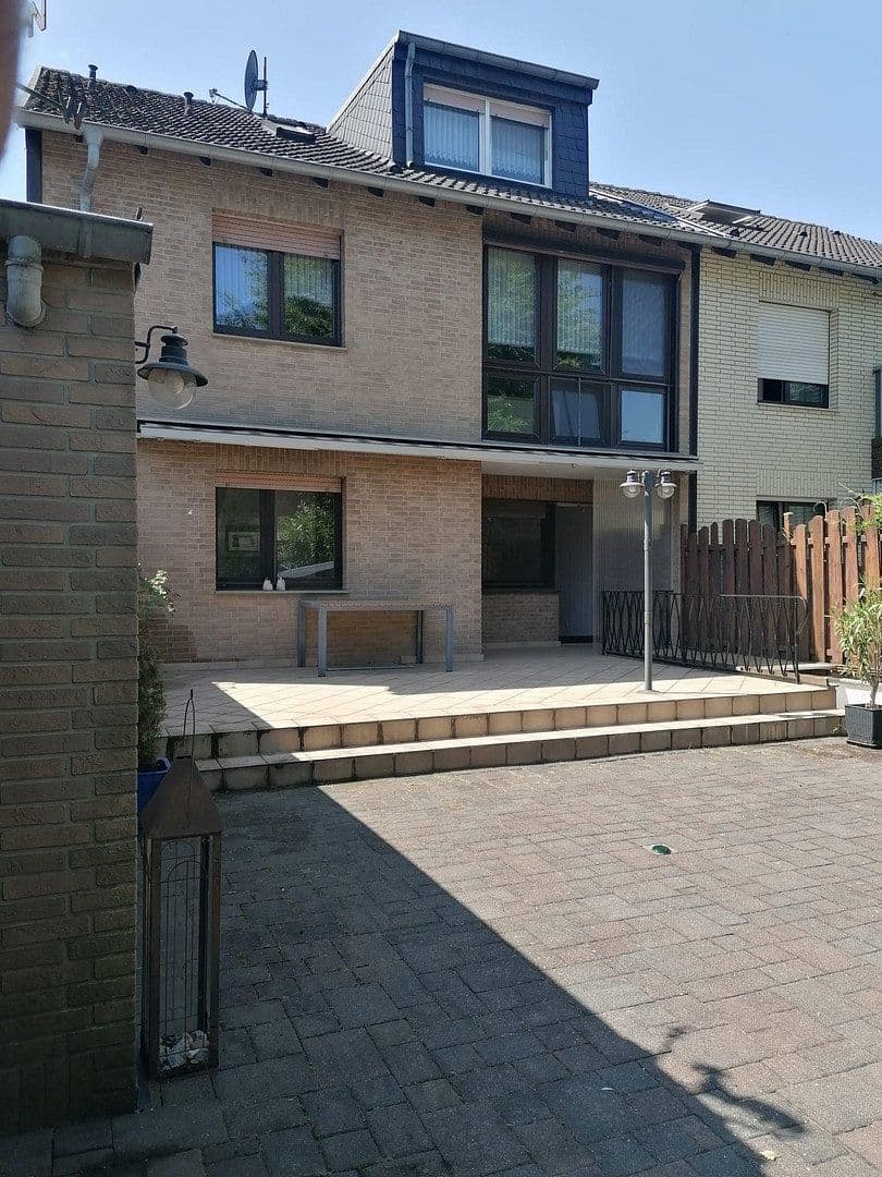 Predaj domu 180 m², pozemok 407 m², Voerde (Niederrhein), Severné Porýnie - Westfálsko Predaj domu 180 m², pozemok 407 m², Voerde (Niederrhein), Severné Porýnie - Westfálsko