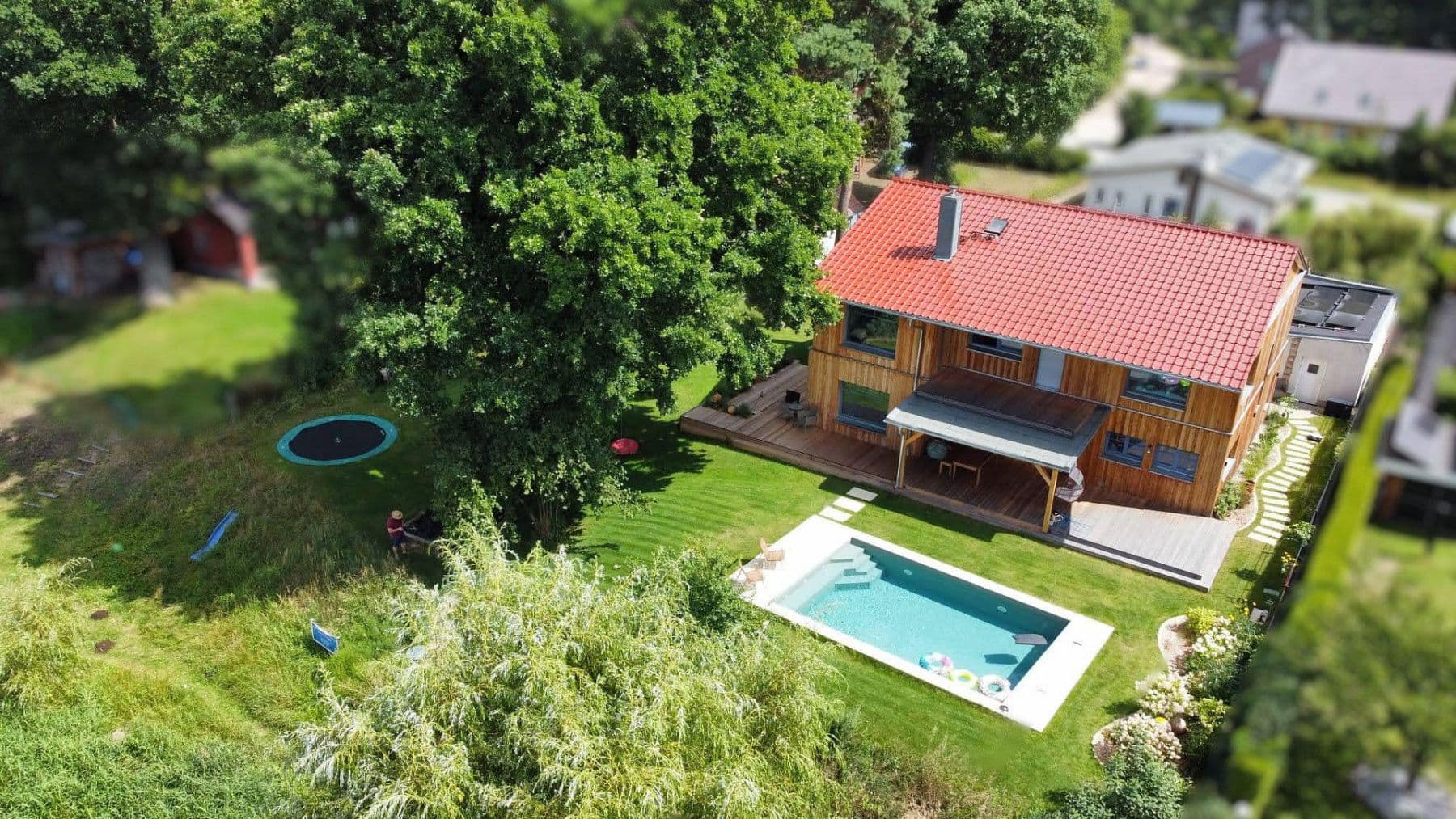 Predaj domu 220 m², pozemok 2.400 m², Am Spreeufer 40, Grünheide (Mark), Brandenbursko Predaj domu 220 m², pozemok 2.400 m², Am Spreeufer 40, Grünheide (Mark), Brandenbursko