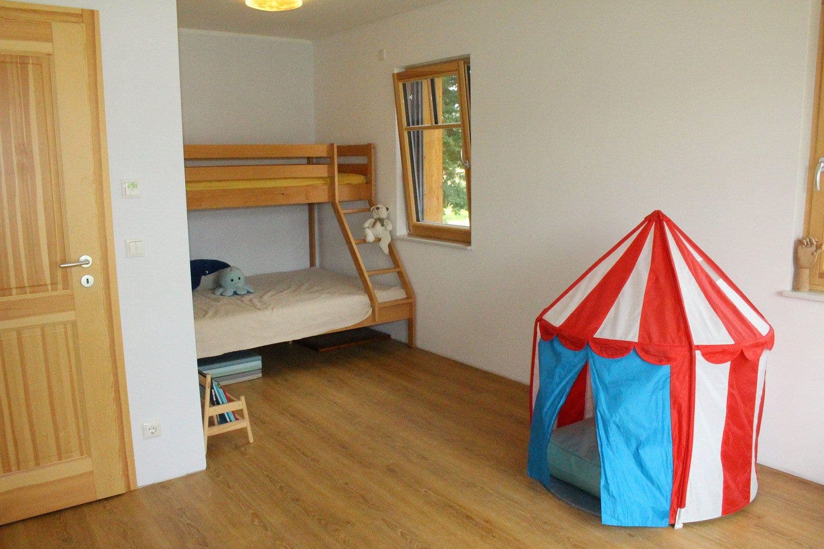 Predaj domu 220 m², pozemok 2.400 m², Am Spreeufer 40, Grünheide (Mark), Brandenbursko Predaj domu 220 m², pozemok 2.400 m², Am Spreeufer 40, Grünheide (Mark), Brandenbursko