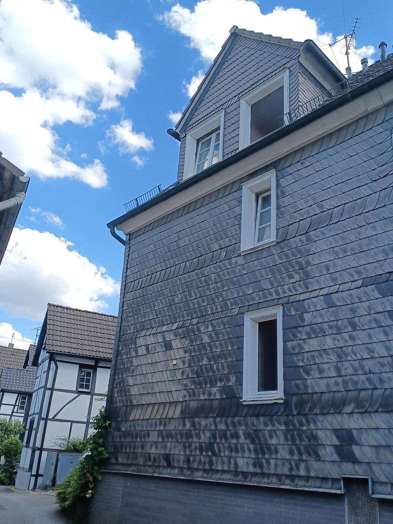 Prenájom bytu 4-izbový 105 m², Solingen, Severné Porýnie - Westfálsko Prenájom bytu 4-izbový 105 m², Solingen, Severné Porýnie - Westfálsko