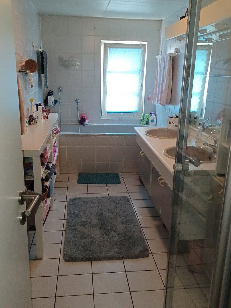 Prenájom bytu 4-izbový 105 m², Solingen, Severné Porýnie - Westfálsko Prenájom bytu 4-izbový 105 m², Solingen, Severné Porýnie - Westfálsko