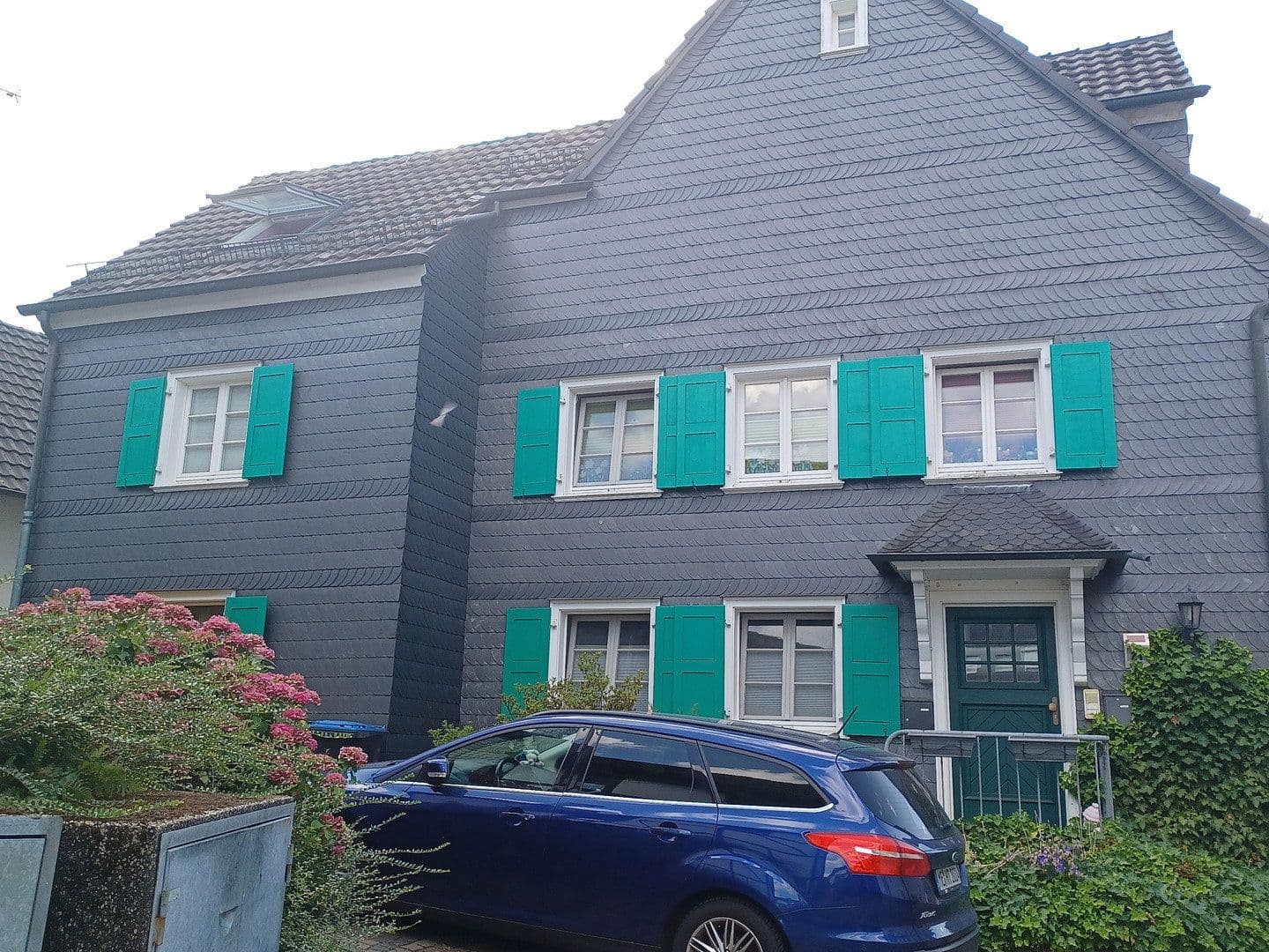 Prenájom bytu 4-izbový 105 m², Solingen, Severné Porýnie - Westfálsko Prenájom bytu 4-izbový 105 m², Solingen, Severné Porýnie - Westfálsko