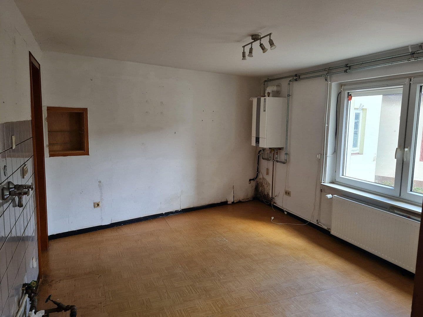 Predaj domu 303 m², pozemok 408 m², Rollshausen, Dolné Sasko Predaj domu 303 m², pozemok 408 m², Rollshausen, Dolné Sasko