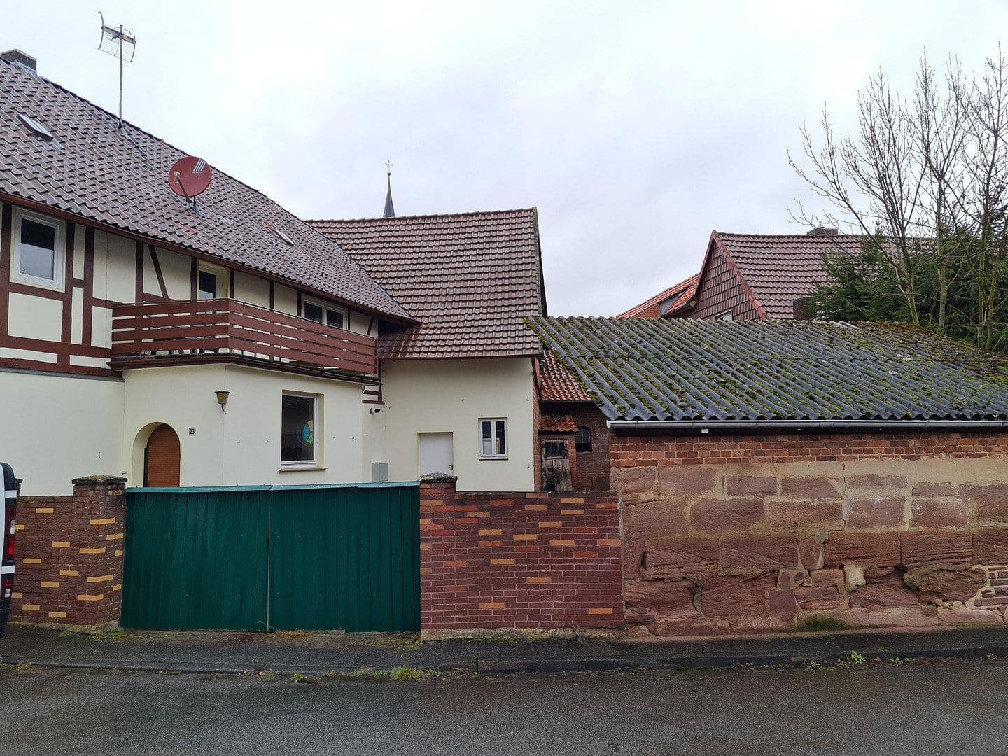 Predaj domu 303 m², pozemok 408 m², Rollshausen, Dolné Sasko Predaj domu 303 m², pozemok 408 m², Rollshausen, Dolné Sasko