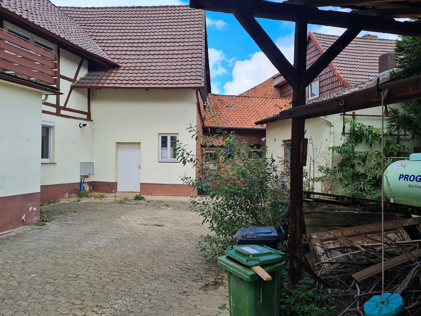 Predaj domu 303 m², pozemok 408 m², Rollshausen, Dolné Sasko Predaj domu 303 m², pozemok 408 m², Rollshausen, Dolné Sasko