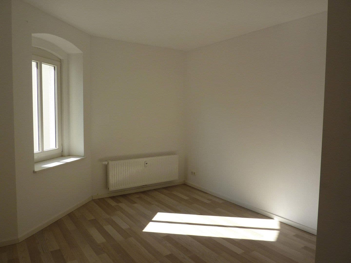 Prenájom bytu 4-izbový 134 m², Jupiterstraße 22, Halle (Saale), Sasko-Anhaltsko Prenájom bytu 4-izbový 134 m², Jupiterstraße 22, Halle (Saale), Sasko-Anhaltsko