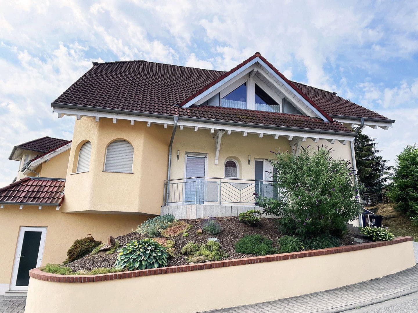 Predaj domu 290 m², pozemok 438 m², Queidersbach, Porýnie-Falcko Predaj domu 290 m², pozemok 438 m², Queidersbach, Porýnie-Falcko