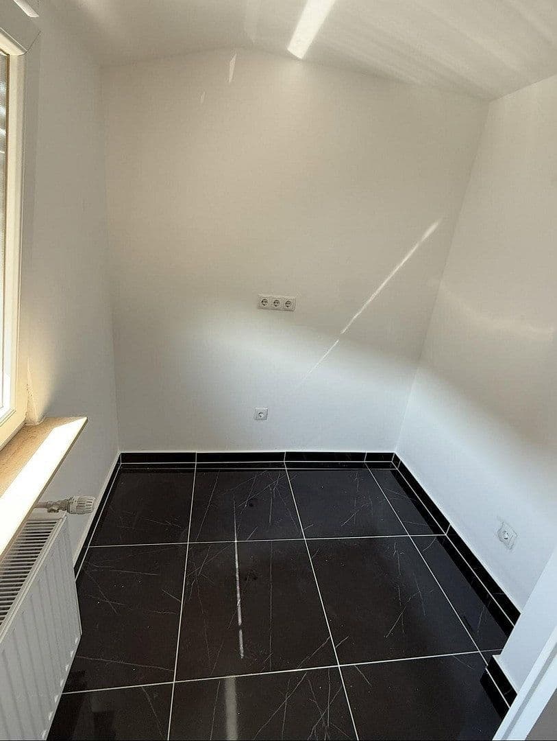 Prenájom bytu 4-izbový 94 m², Willroth, Porýnie-Falcko Prenájom bytu 4-izbový 94 m², Willroth, Porýnie-Falcko