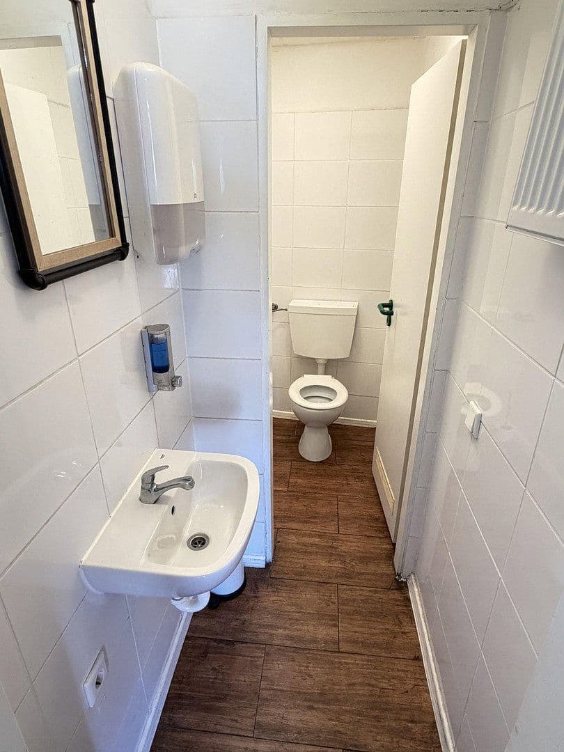 Prenájom nebytového priestoru 214 m², Lohbachstraße 8, Velbert, Severné Porýnie - Westfálsko Prenájom nebytového priestoru 214 m², Lohbachstraße 8, Velbert, Severné Porýnie - Westfálsko