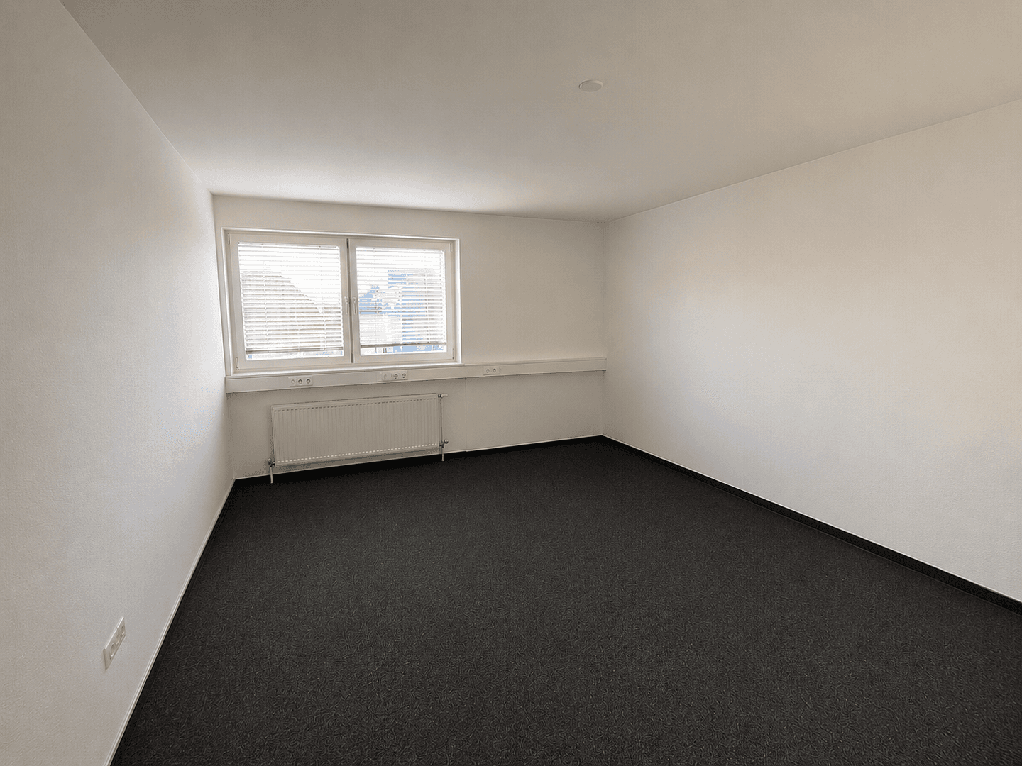 Prenájom bytu 4-izbový 130 m², August-Ruf-Straße 4, Singen (Hohentwiel), Bádensko-Wurttembersko Prenájom bytu 4-izbový 130 m², August-Ruf-Straße 4, Singen (Hohentwiel), Bádensko-Wurttembersko