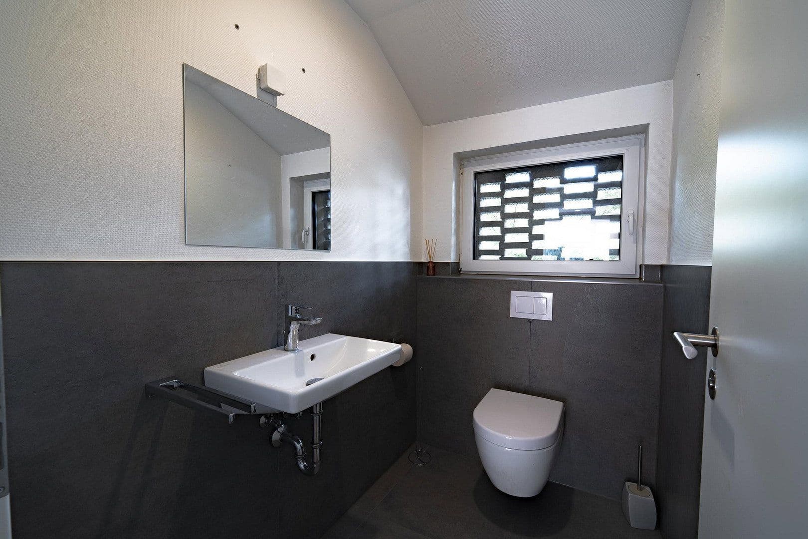 Prenájom bytu 4-izbový 210 m², Koblenz, Porýnie-Falcko Prenájom bytu 4-izbový 210 m², Koblenz, Porýnie-Falcko