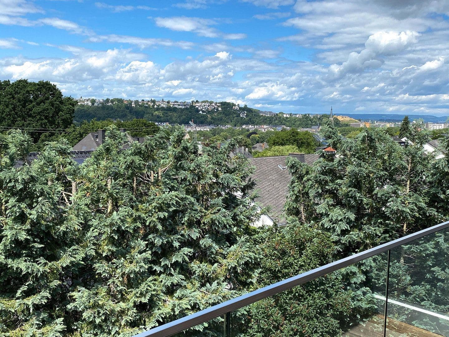 Prenájom bytu 4-izbový 210 m², Koblenz, Porýnie-Falcko Prenájom bytu 4-izbový 210 m², Koblenz, Porýnie-Falcko