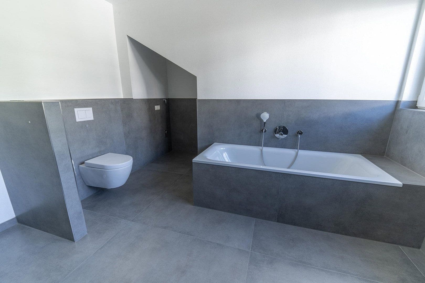 Prenájom bytu 4-izbový 210 m², Koblenz, Porýnie-Falcko Prenájom bytu 4-izbový 210 m², Koblenz, Porýnie-Falcko
