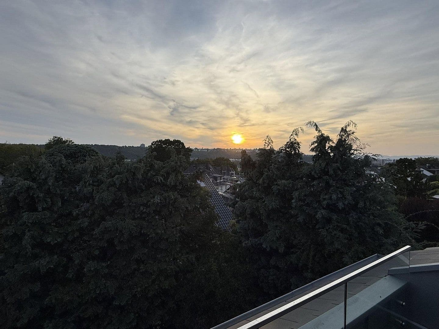Prenájom bytu 4-izbový 210 m², Koblenz, Porýnie-Falcko Prenájom bytu 4-izbový 210 m², Koblenz, Porýnie-Falcko