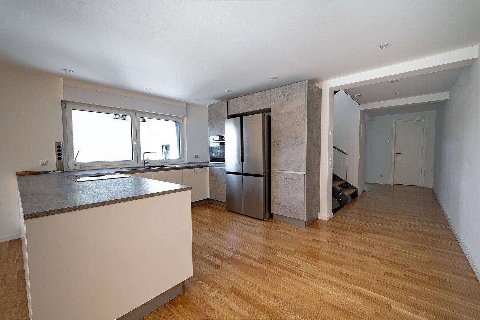 Prenájom bytu 4-izbový 210 m², Koblenz, Porýnie-Falcko Prenájom bytu 4-izbový 210 m², Koblenz, Porýnie-Falcko