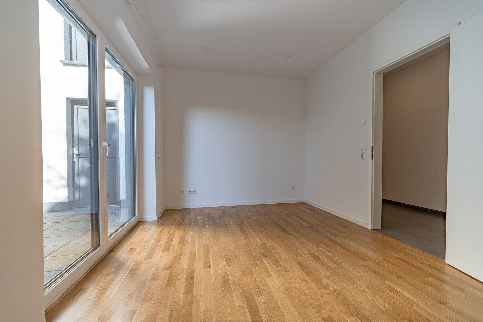 Prenájom bytu 4-izbový 210 m², Koblenz, Porýnie-Falcko Prenájom bytu 4-izbový 210 m², Koblenz, Porýnie-Falcko