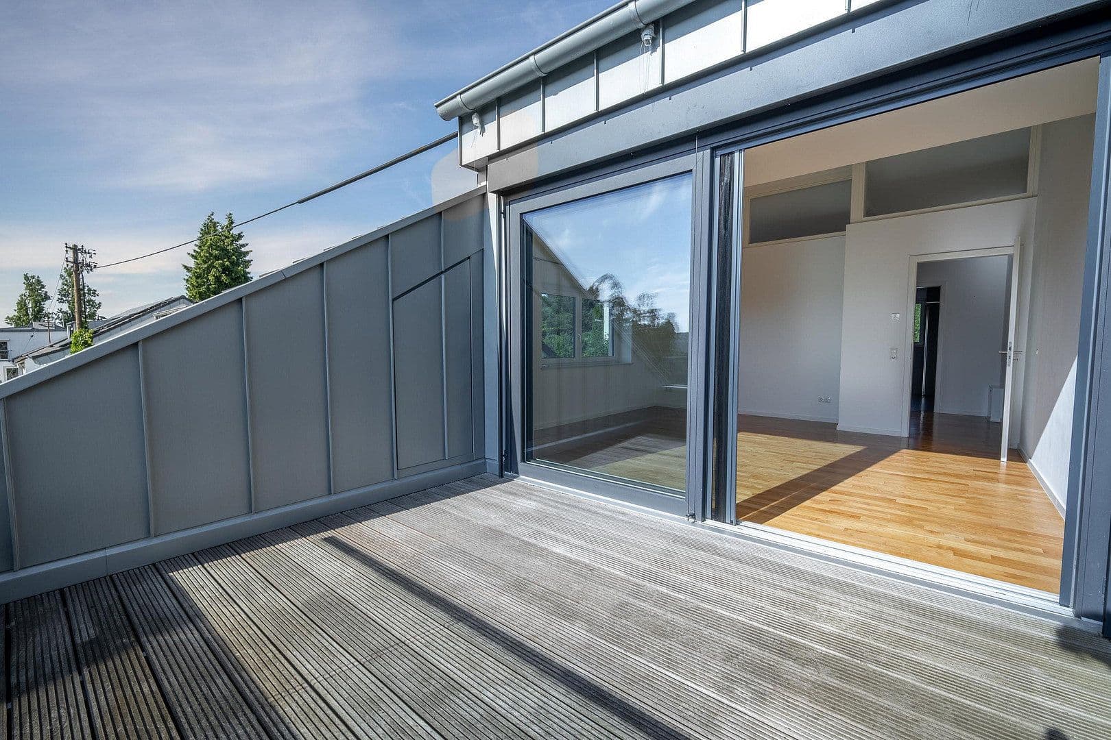 Prenájom bytu 4-izbový 210 m², Koblenz, Porýnie-Falcko Prenájom bytu 4-izbový 210 m², Koblenz, Porýnie-Falcko
