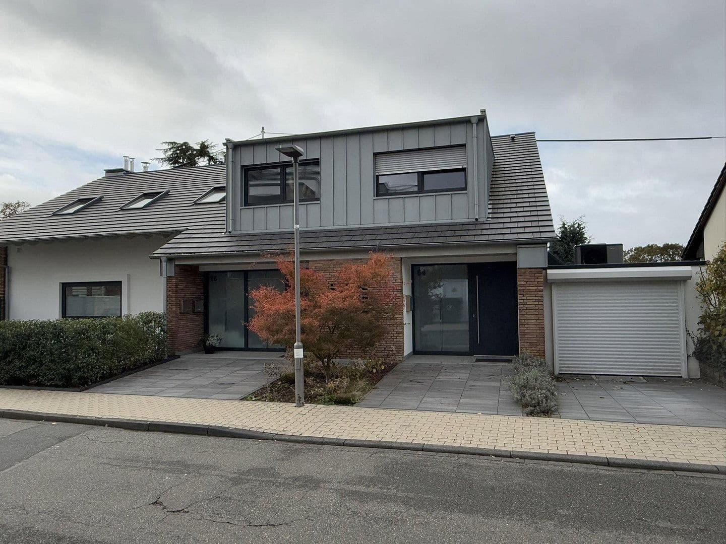Prenájom bytu 4-izbový 210 m², Koblenz, Porýnie-Falcko Prenájom bytu 4-izbový 210 m², Koblenz, Porýnie-Falcko