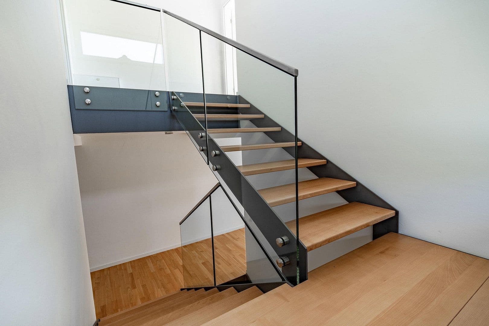 Prenájom bytu 4-izbový 210 m², Koblenz, Porýnie-Falcko Prenájom bytu 4-izbový 210 m², Koblenz, Porýnie-Falcko