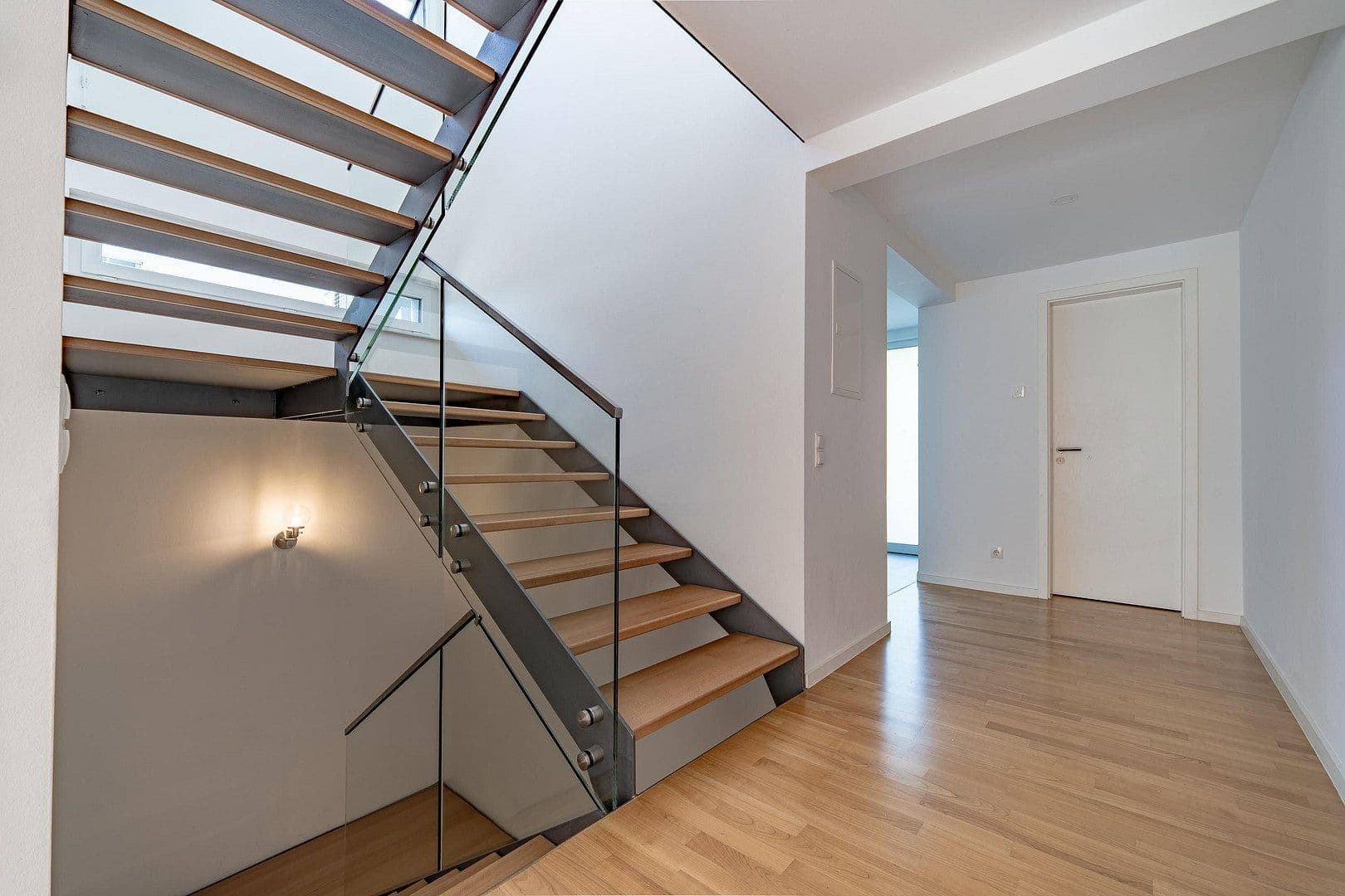 Prenájom bytu 4-izbový 210 m², Koblenz, Porýnie-Falcko Prenájom bytu 4-izbový 210 m², Koblenz, Porýnie-Falcko
