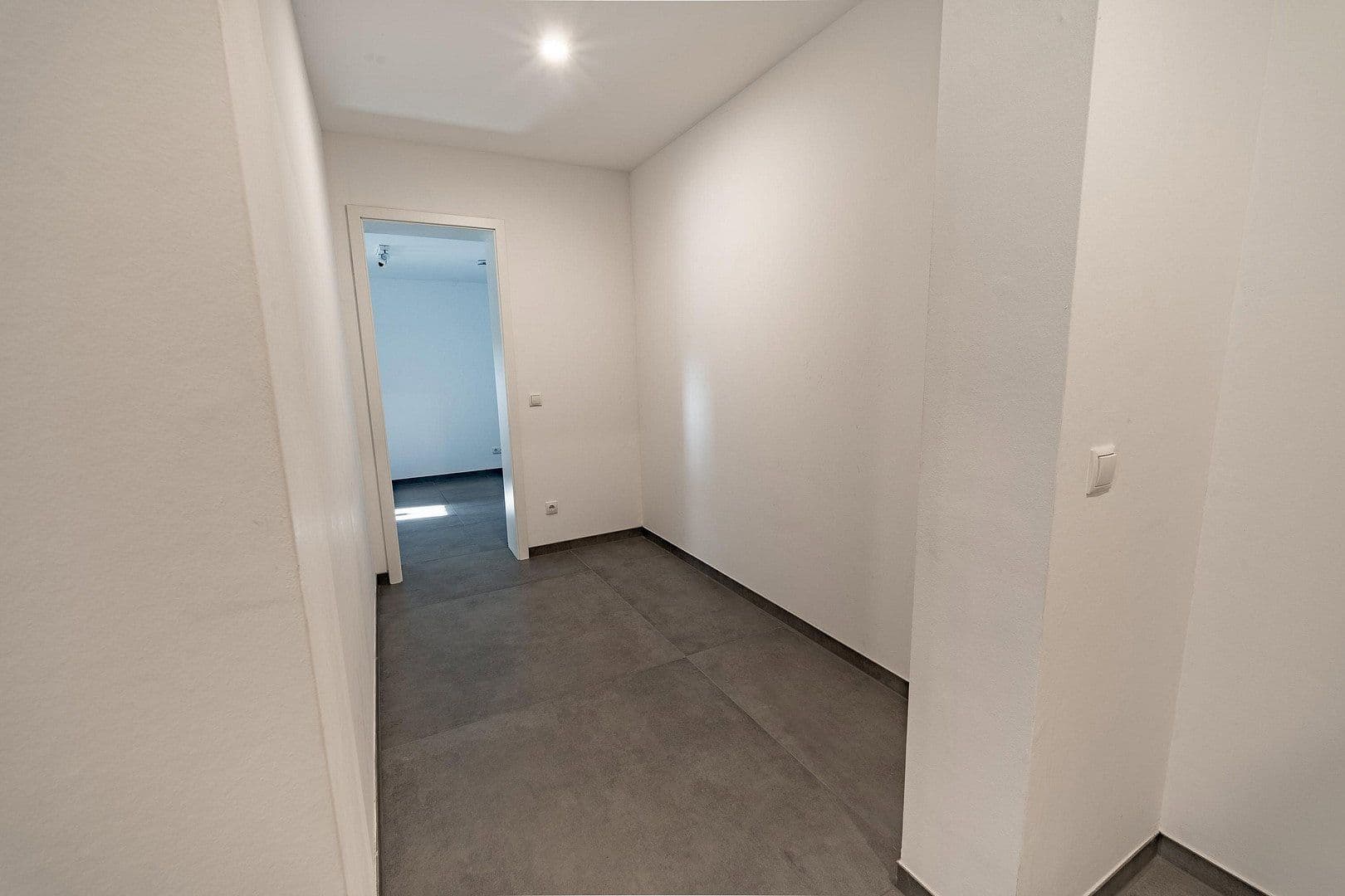 Prenájom bytu 4-izbový 210 m², Koblenz, Porýnie-Falcko Prenájom bytu 4-izbový 210 m², Koblenz, Porýnie-Falcko