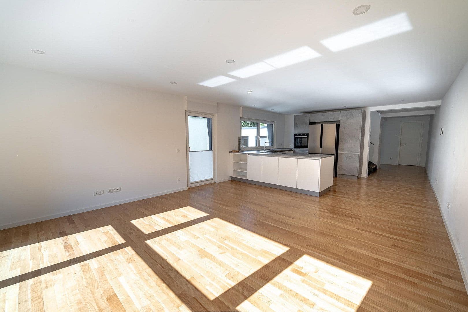 Prenájom bytu 4-izbový 210 m², Koblenz, Porýnie-Falcko Prenájom bytu 4-izbový 210 m², Koblenz, Porýnie-Falcko